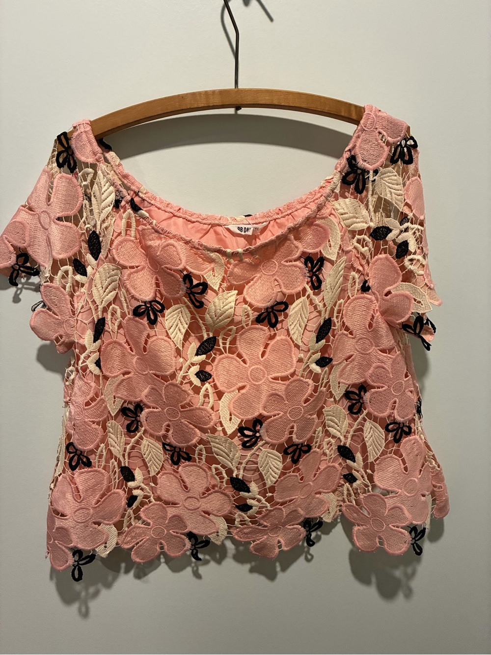 BB Dakota Pink Floral Lace Crochet Short Sleeve Top Size Medium